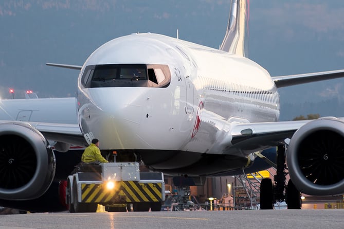 Пассажирский Boeing экстренно сел в Шереметьево Пассажирский Boeing экстренно сел в Шереметьево