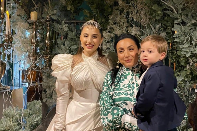 «Տարիներով չկրթվեց ու չզարգացավ մեր հասարակության մի ստվար զանգված ու...».Սոնա Ռուբենյանի մայրն արձագանքել է դստեր հարսանեկան զգեստը քննադատողներին (ՖՈՏՈ)