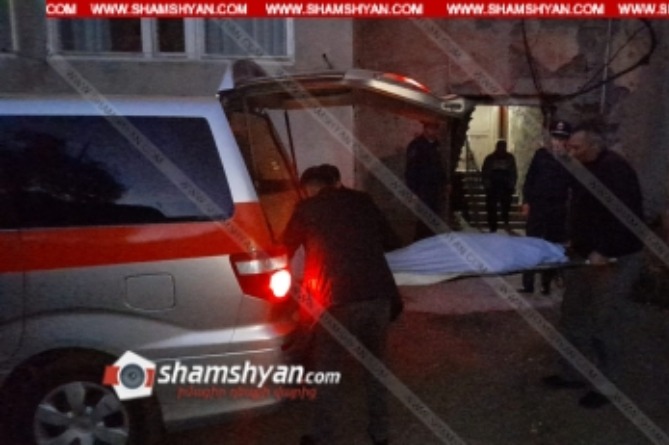 Ահասարսուռ սպանություն Վանաձորում. 18-ամյա թոռը սպանել է 82-ամյա տատուն, հետո դին տեղափոխել է անկողին ու դանակը դրել տատու ձեռքի մեջ Ահասարսուռ սպանություն Վանաձորում. 18-ամյա թոռը սպանել է 82-ամյա տատուն, հետո դին տեղափոխել է անկողին ու դանակը դրել տատու ձեռքի մեջ