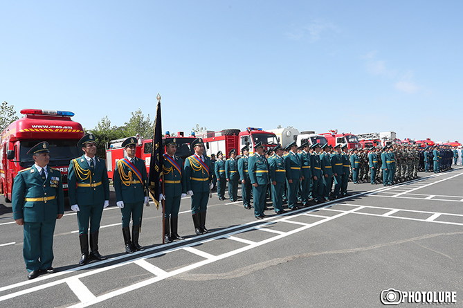 Пашинян подчеркнул роль спасателей в защите страны и народа от серьезных катастроф (ФОТО) Пашинян подчеркнул роль спасателей в защите страны и народа от серьезных катастроф (ФОТО)