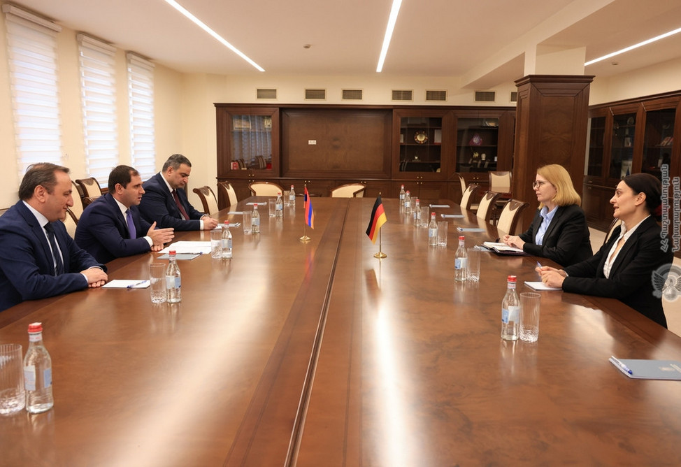 Պապիկյանը պաշտպանության բնագավառում համագործակցության հարցեր է քննարկել ՀՀ–ում Գերմանիայի նորանշանակ դեսպանի հետ Պապիկյանը պաշտպանության բնագավառում համագործակցության հարցեր է քննարկել ՀՀ–ում Գերմանիայի նորանշանակ դեսպանի հետ