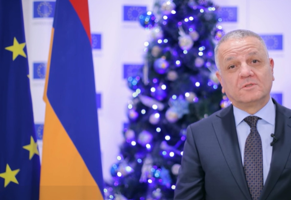 ЕС будет поддерживать Армению в 2026 году - глава Евроделегации поздравил на армянском (ВИДЕО)