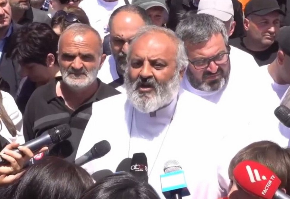  Архиепископ Баграт призвал главу МВД Армении не отдавать незаконные приказы, которые могут привести к столкновениям