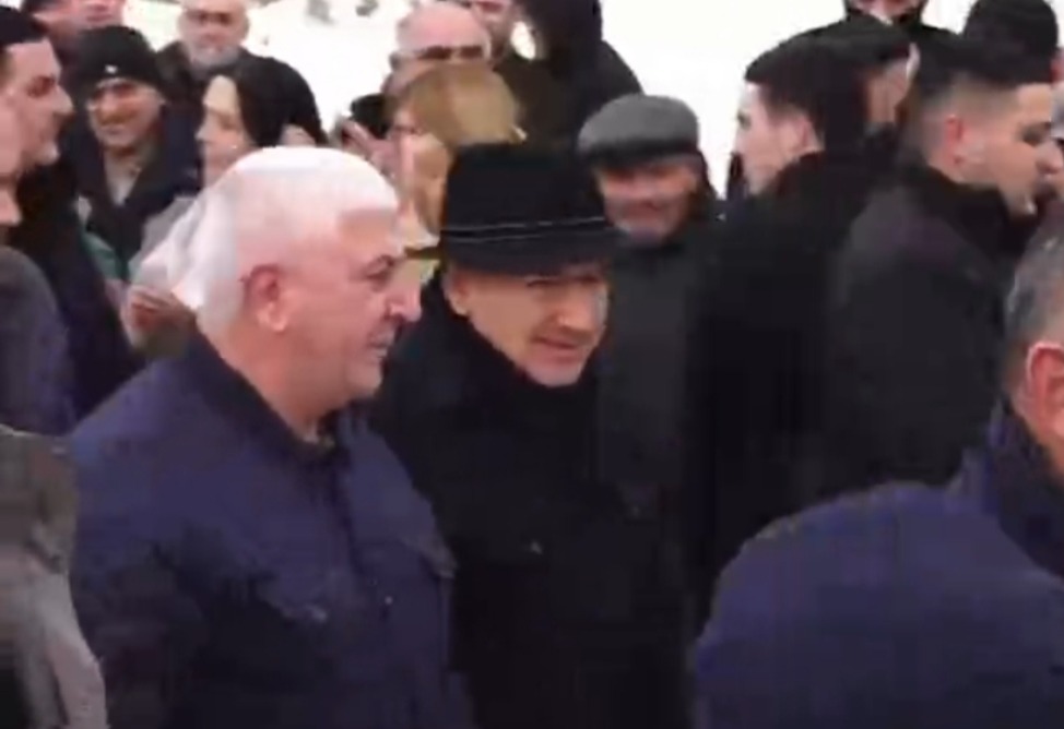 Նիկոլ Փաշինյանը Չարենցավանում մասնակցել է Սուրբ Պատարագի 