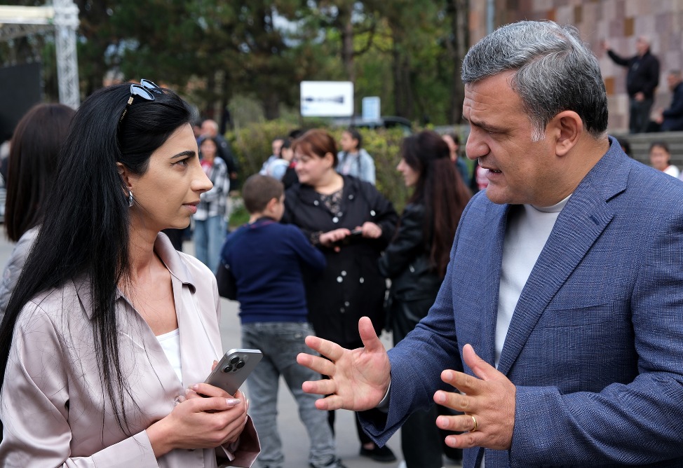 Еремян Лори