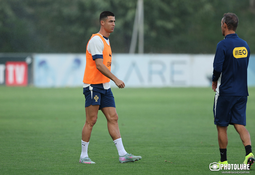 Криштиану Роналду стал первым в истории футболистом-миллиардером 