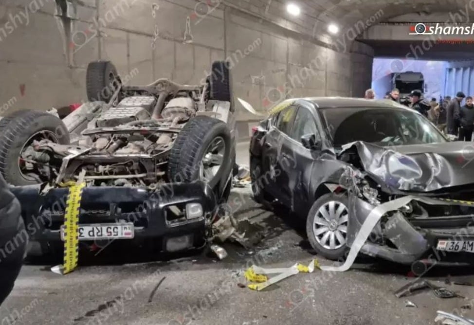 Խոշոր ավտովթար՝ Լոռիում․ թունելում մեքենաներ են բախվել, կա տուժած Խոշոր ավտովթար՝ Լոռիում․ թունելում մեքենաներ են բախվել, կա տուժած