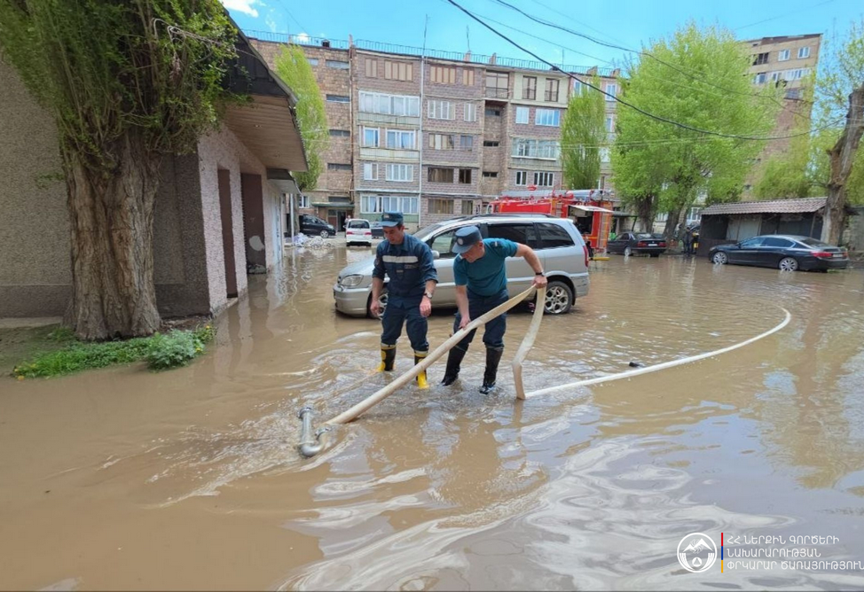 Раздан затоплено здание 