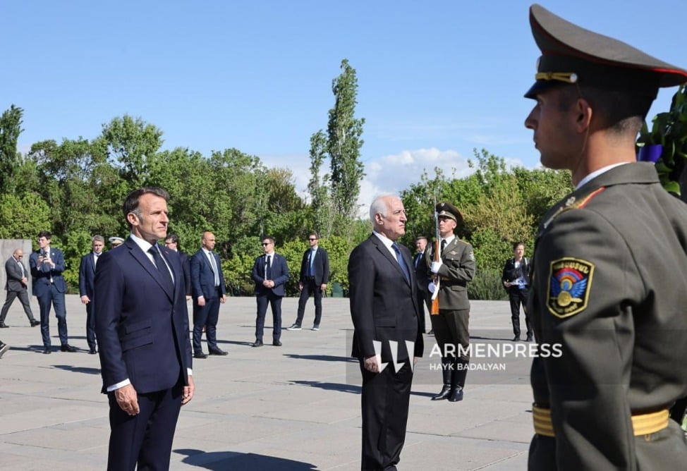 Макрон почтил память жертв Геноцида армян в Цицернакаберде
