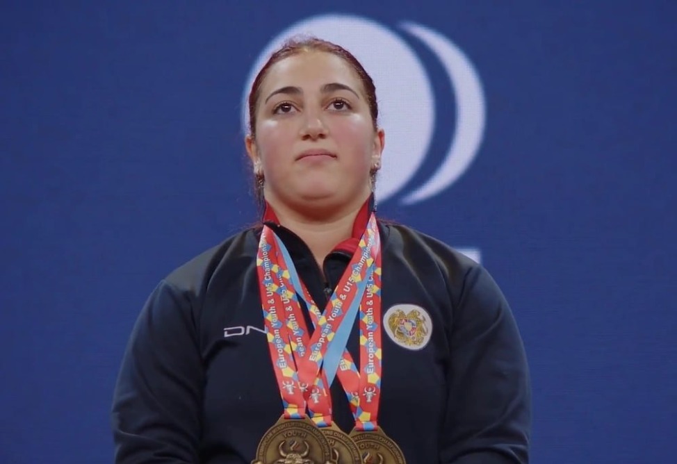 Анна Амроян завоевала «золото» на ЧЕ‐U20 по тяжелой атлетике 