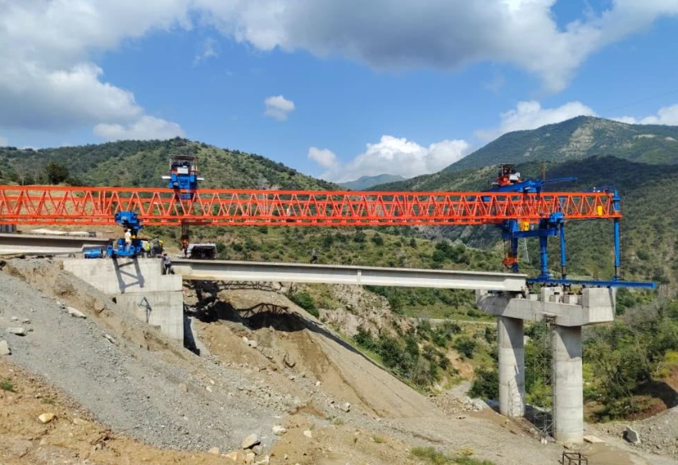 ՀՀ-ում առաջին անգամ կամուրջների հեծանների մոնտաժումն իրականացվում է կախովի հեծանատեղադրիչ կայանքի միջոցով