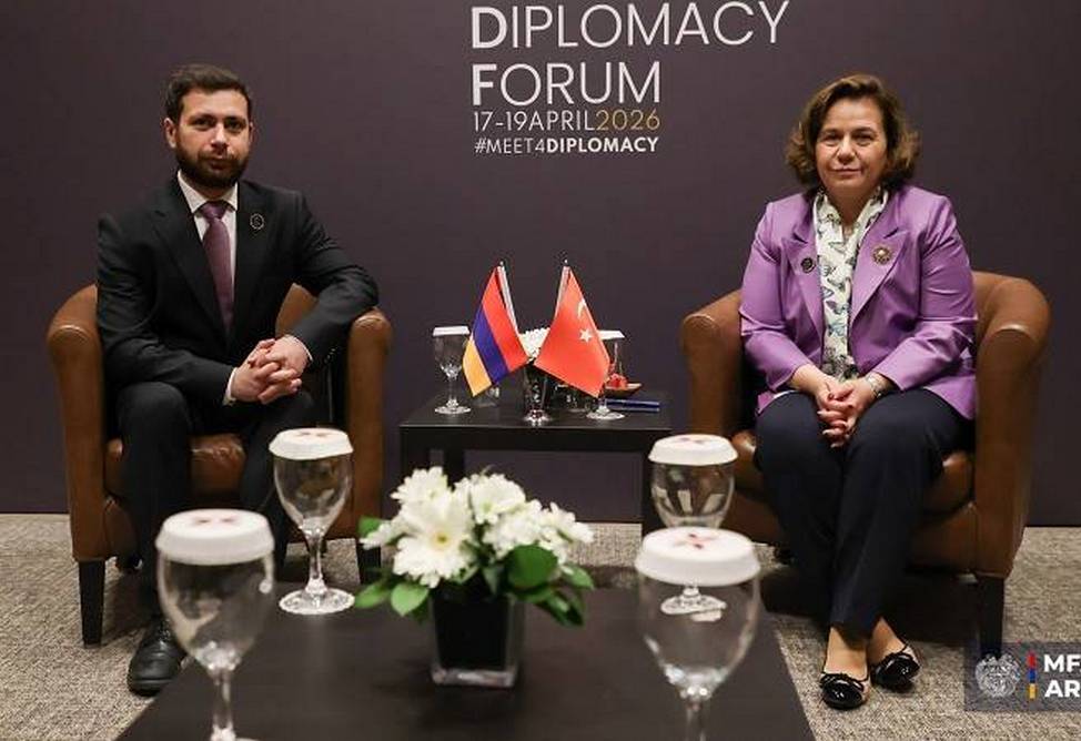 Замглавы МИД Армении и Турции обсудили укрепление мира и сотрудничество