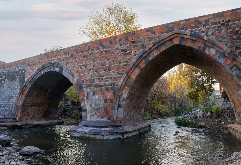 Վերականգնումից հետո վերաբացվել է Երևանի ամենահին՝ 10-13-րդ դարերին թվագրվող  կամուրջը (ՖՈՏՈ)