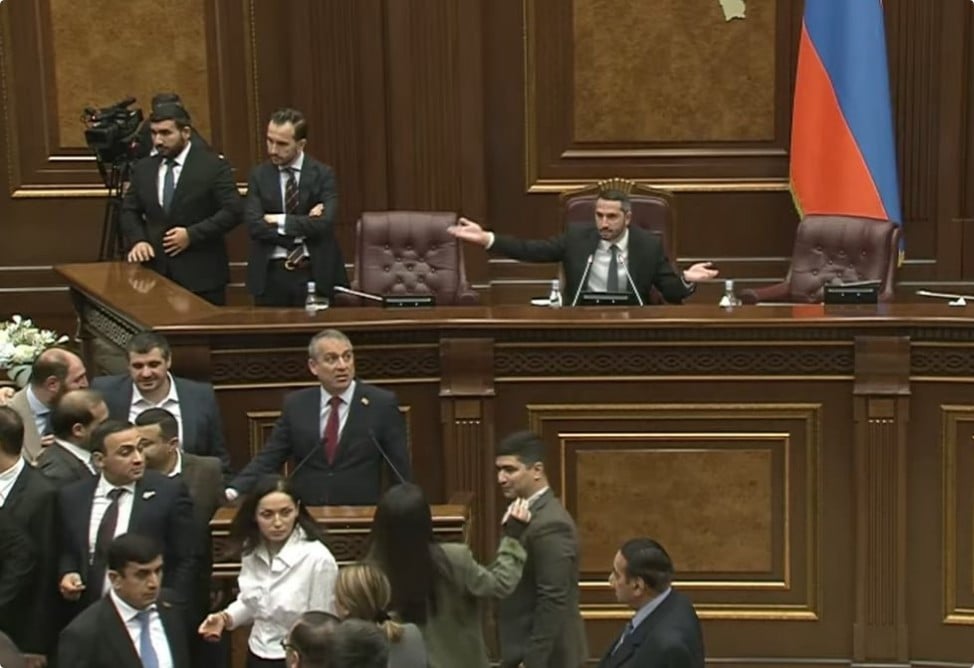 Пашинян о драке в парламенте: «Если кто-то думает, что может поднять руку на депутата, мы эту руку сломаем»