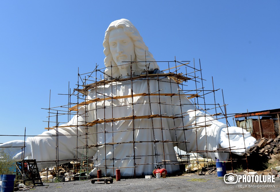 Строительство гигантской статуи Иисуса Христа в Армении продвигается (ФОТО)