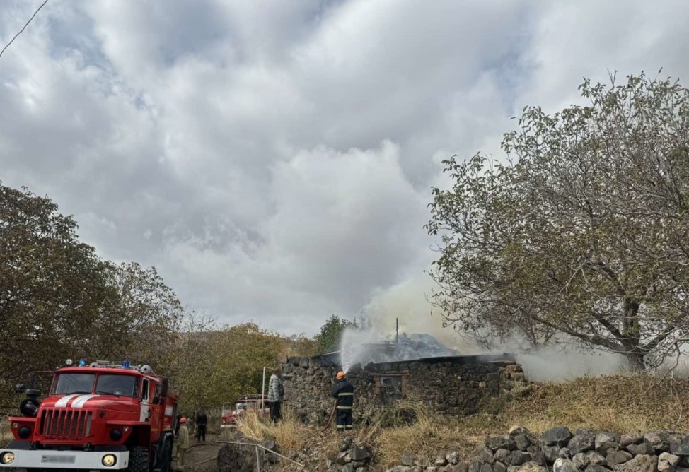 Հերհեր գյուղում հրդեհի հետևանքով այրվել է անասնագոմի տանիքը, 200 հակ անասնակեր