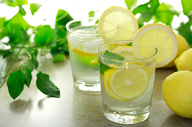 лимон, вода