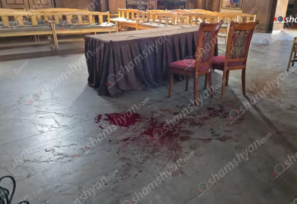 Жестокое убийство в Чаренцаване: 26-летний мужчина пырнул человека ножом в церкви