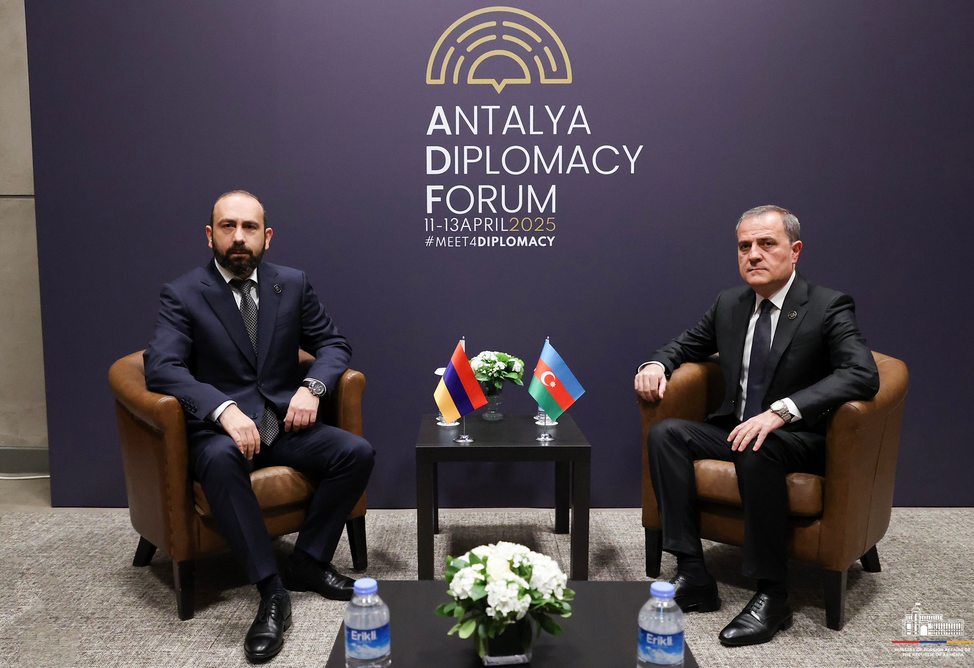 Արարատ Միրզոյանը հանդիպել է Ջեյհուն Բայրամովին Անթալիայում (ՎԻԴԵՈ) Արարատ Միրզոյանը հանդիպել է Ջեյհուն Բայրամովին Անթալիայում (ՎԻԴԵՈ)