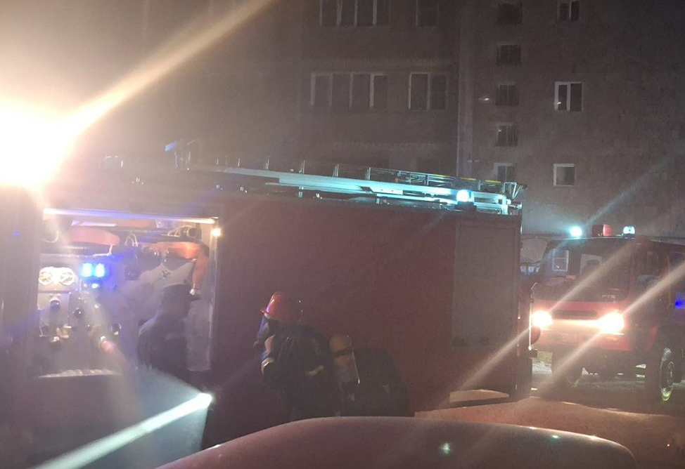 В Артике горела квартира, один человек пострадал, эвакуированы 20 жителей В Артике горела квартира, один человек пострадал, эвакуированы 20 жителей