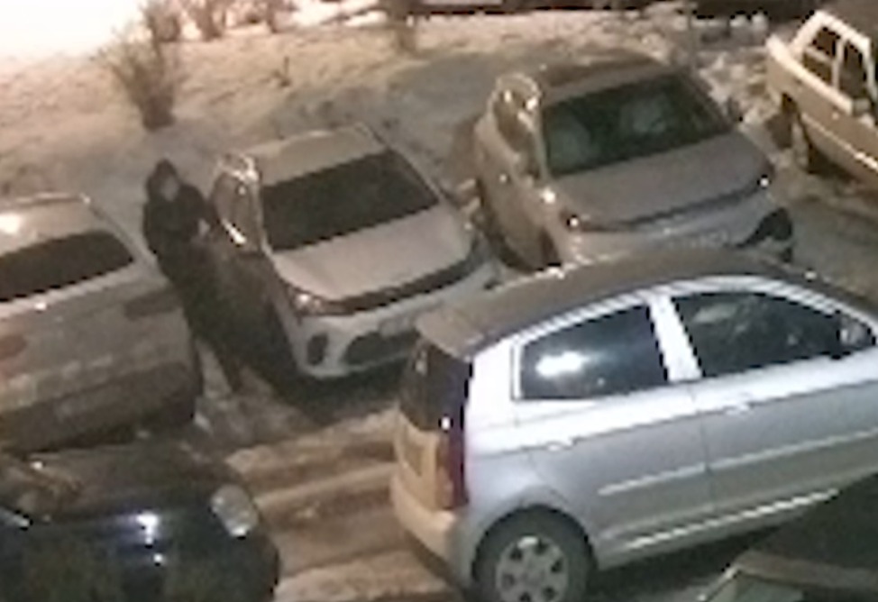 Երևանում 20 և 21 տարեկան երիտասարդները ավտոմեքենաների հայելիներ են գողացել. նրանք խոստովանել են արարքը (ՎԻԴԵՈ) Երևանում 20 և 21 տարեկան երիտասարդները ավտոմեքենաների հայելիներ են գողացել. նրանք խոստովանել են արարքը (ՎԻԴԵՈ)