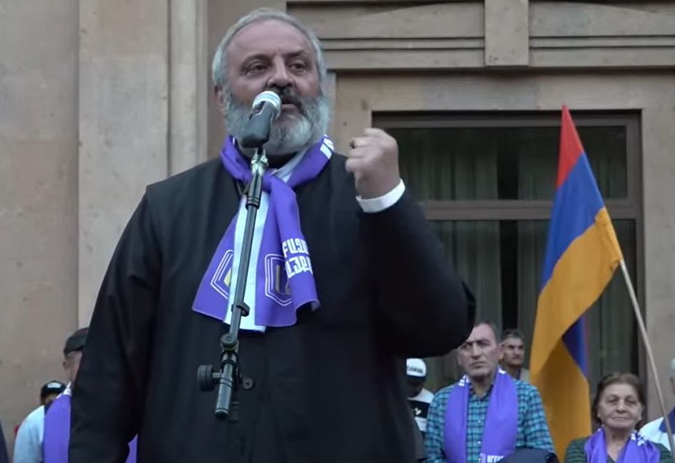 Архиепископ Баграт озвучил планы протестного движения в Ереване на завтра, но сохранил интригу