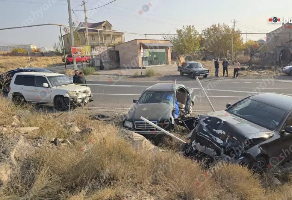 Այսօր տեղի ունեցած ողբերգական ավտովթարի հետևանքով  1 անձ մահացել է, ևս 2-ը վիրավոր են (ՖՈՏՈ)