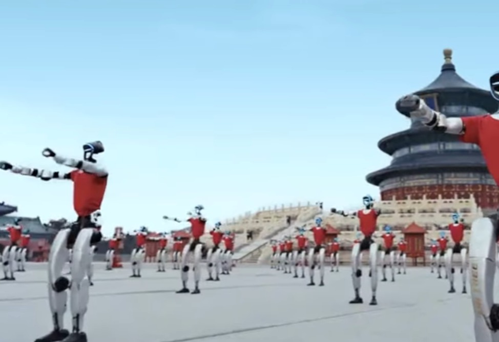 Ֆուտուրիստական տեսարան Պեկինում. 50 մարդակերպ ռոբոտներ մարտարվեստի «շոու» են ներկայացրել (ՎԻԴԵՈ)