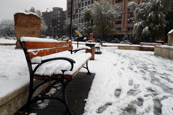 Первый снег в Ереване