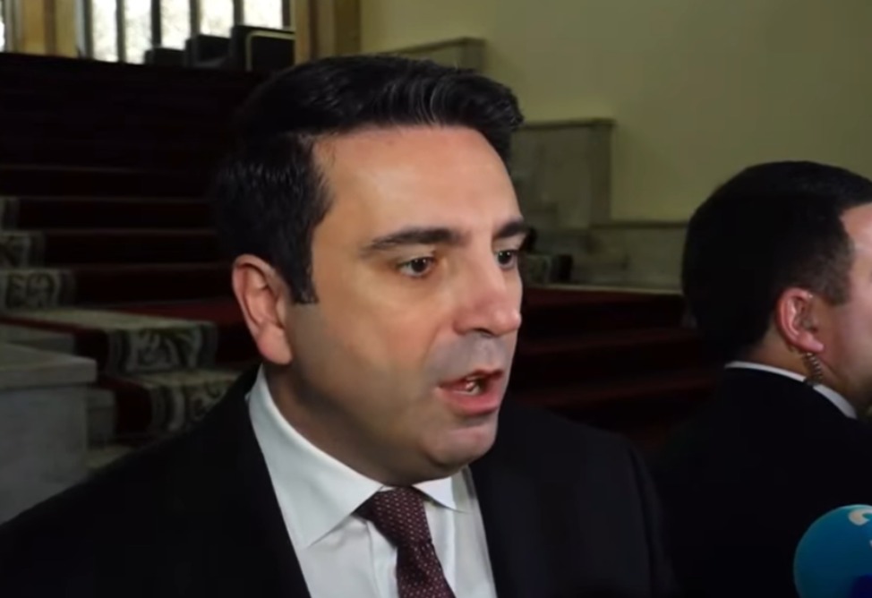 Ալեն Սիմոնյանը խոստովանեց, որ «նախանձում է» լրագրողներին