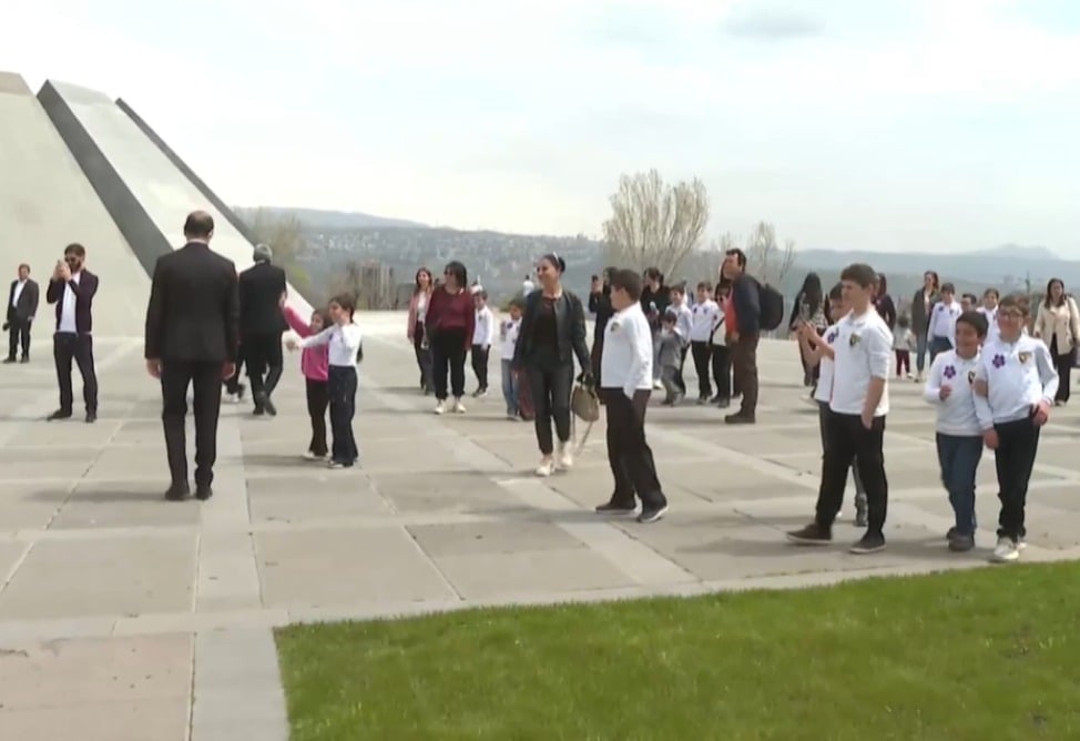 Пашинян ознакомился с ходом ремонта Цицернакаберда перед 24 апреля