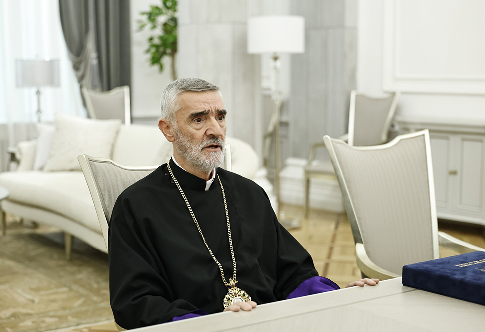 Архиепископ Саргисян выразил Пашиняну обеспокоенность Католикоса Арама I отношениями государства и Церкви