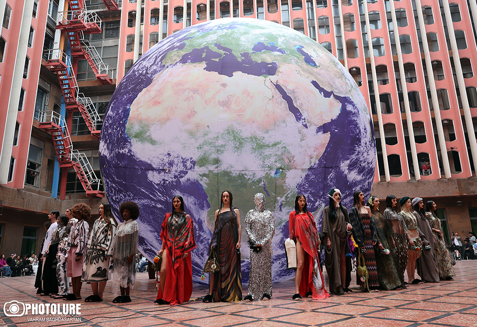 Образы, стиль и тренды подиумов Yerevan Fashion Week 2025-8