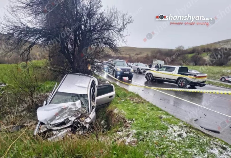 Շղթայական ավտովթար՝ Երևան-Իջևան ճանապարհին. փրկարարները վիրավորներին դուրս են բերել ձորակից