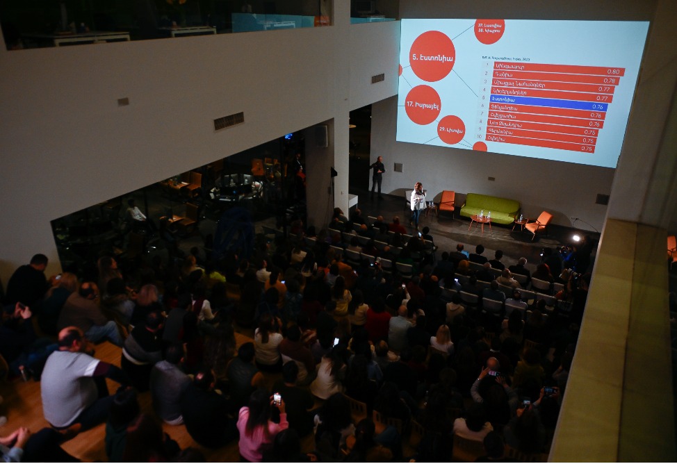 «AI qez ban»: как в Ереване обсуждали, чему и как учиться в эпоху ИИ (ФОТО, ВИДЕО)