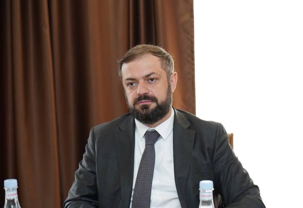 «Ведите себя прилично!»: Папоян резко ответил журналисту, спросившему про вчерашнюю перепалку между Пашиняном и оппозицией в парламенте «Ведите себя прилично!»: Папоян резко ответил журналисту, спросившему про вчерашнюю перепалку между Пашиняном и оппозицией в парламенте