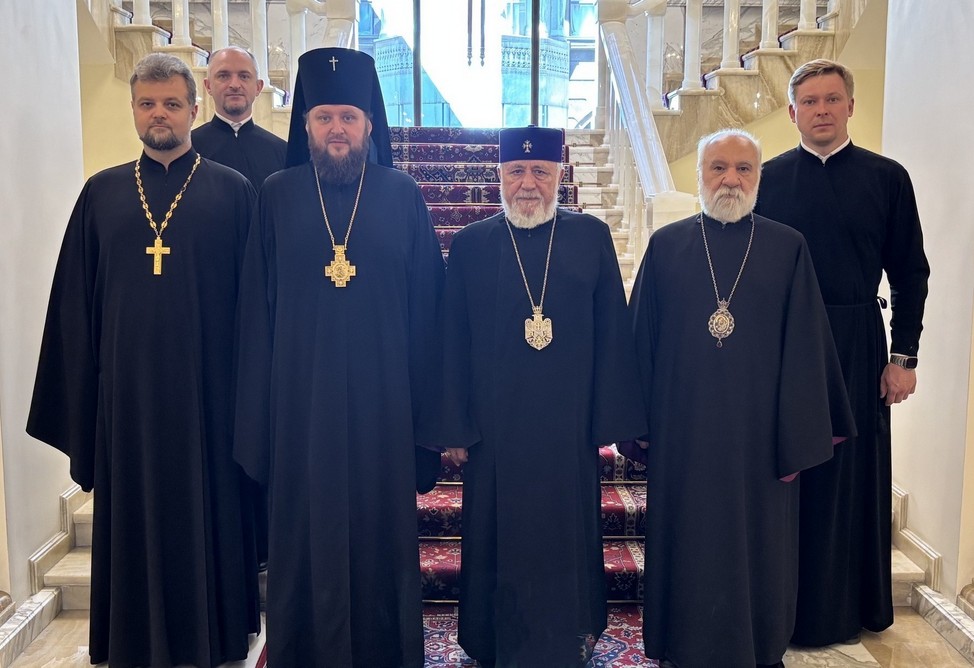 Католикос всех армян обсудил с архиепископом Аксием сотрудничество Армянской и Русской церквей