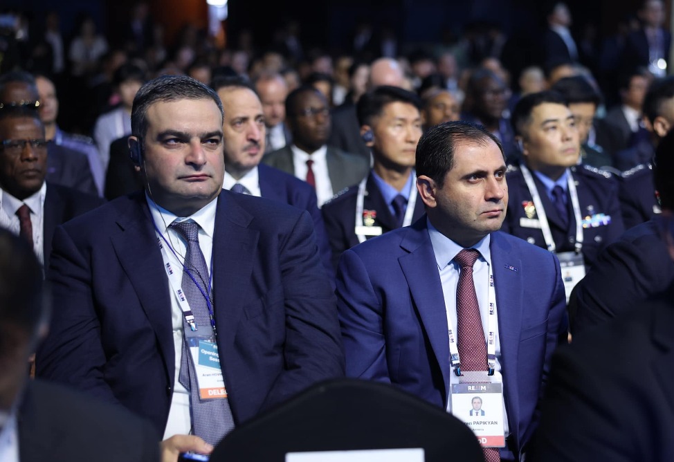 Սուրեն Պապիկյանը Հրվ. Կորեայում մասնակցել է «Պատասխանատու արհեստական բանականություն՝ ռազմական տիրույթում» գագաթնաժողովի բացմանը Սուրեն Պապիկյանը Հրվ. Կորեայում մասնակցել է «Պատասխանատու արհեստական բանականություն՝ ռազմական տիրույթում» գագաթնաժողովի բացմանը