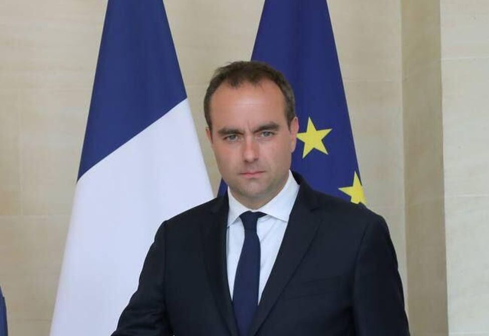 Лекорню подал в отставку с поста премьер-министра Франции спустя месяц после назначения