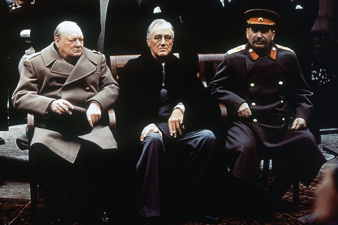 Черчиль, Сталин, Рузвель на Ялтинской конференции.jpeg