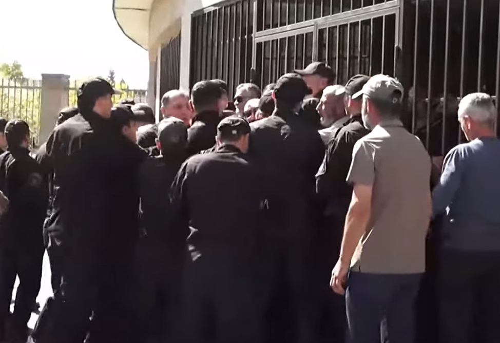 ՀՀ ՊՆ-ն մեկնաբանել է նախօրեին անհետ կորածների հարազատների ակցիայի ժամանակ տեղի ունեցած միջադեպը