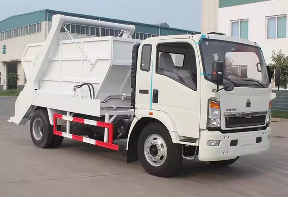 В Ереван доставлены 15 новых мусороуборочных машин «Howo» 