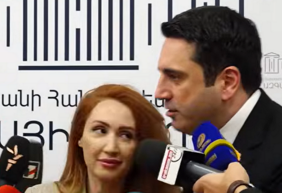 Ալեն Սիմոնյանը դադարեցրել է ճեպազրույցը «օտարերկրյա գործակալների» մասին հարցից հետո