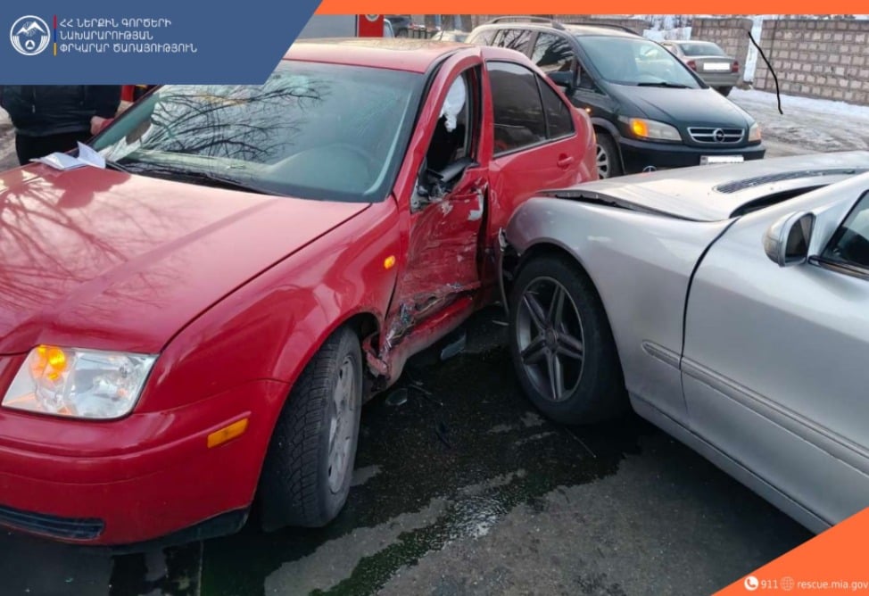 Վանաձորում մեքենաներ են բախվել․ կա վիրավոր