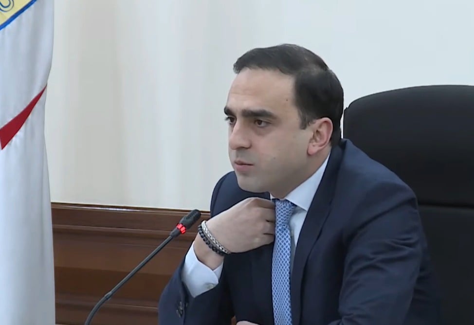 Սա անընդունելի է, ինչի՞ պիտի քաղաքապետարանով բոլորով ավտոբուսի վարորդ փնտրենք․ Ավինյանը բարկացավ Սա անընդունելի է, ինչի՞ պիտի քաղաքապետարանով բոլորով ավտոբուսի վարորդ փնտրենք․ Ավինյանը բարկացավ