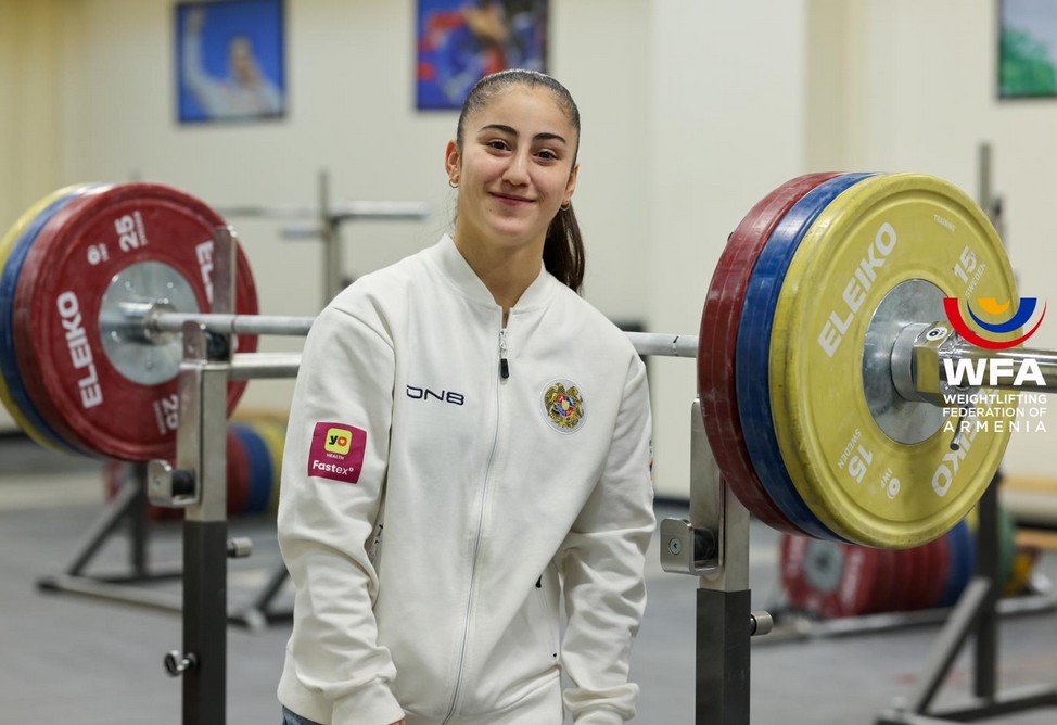  Александра Григорян завоевала "золото" чемпионата Европы по тяжелой атлетике U23 