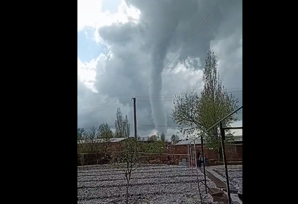 Торнадо и град - в Армении (ВИДЕО)