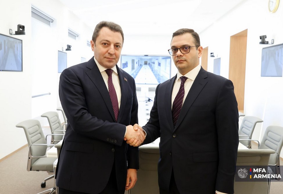 Заместители глав МИД Армении и Азербайджана обсудили "укрепление доверия на многосторонних платформах" 