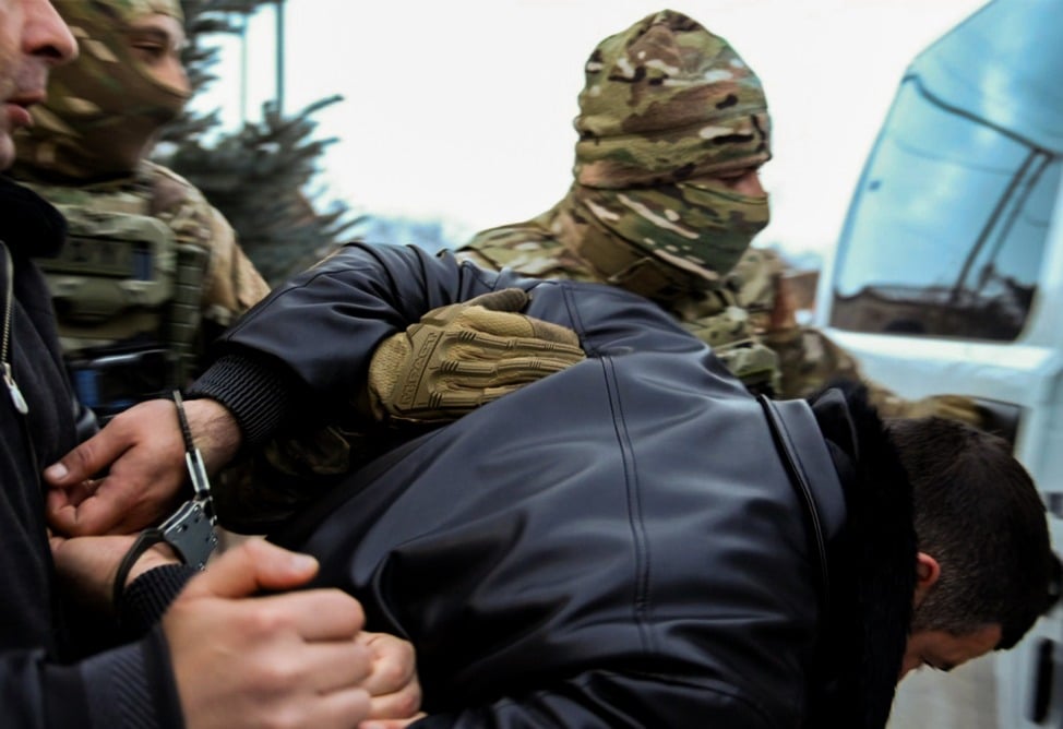 преступники