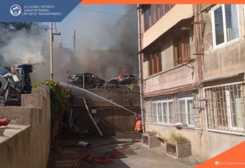 Пострадавших в пожаре в Ереване нет (ФОТО) Пострадавших в пожаре в Ереване нет (ФОТО)